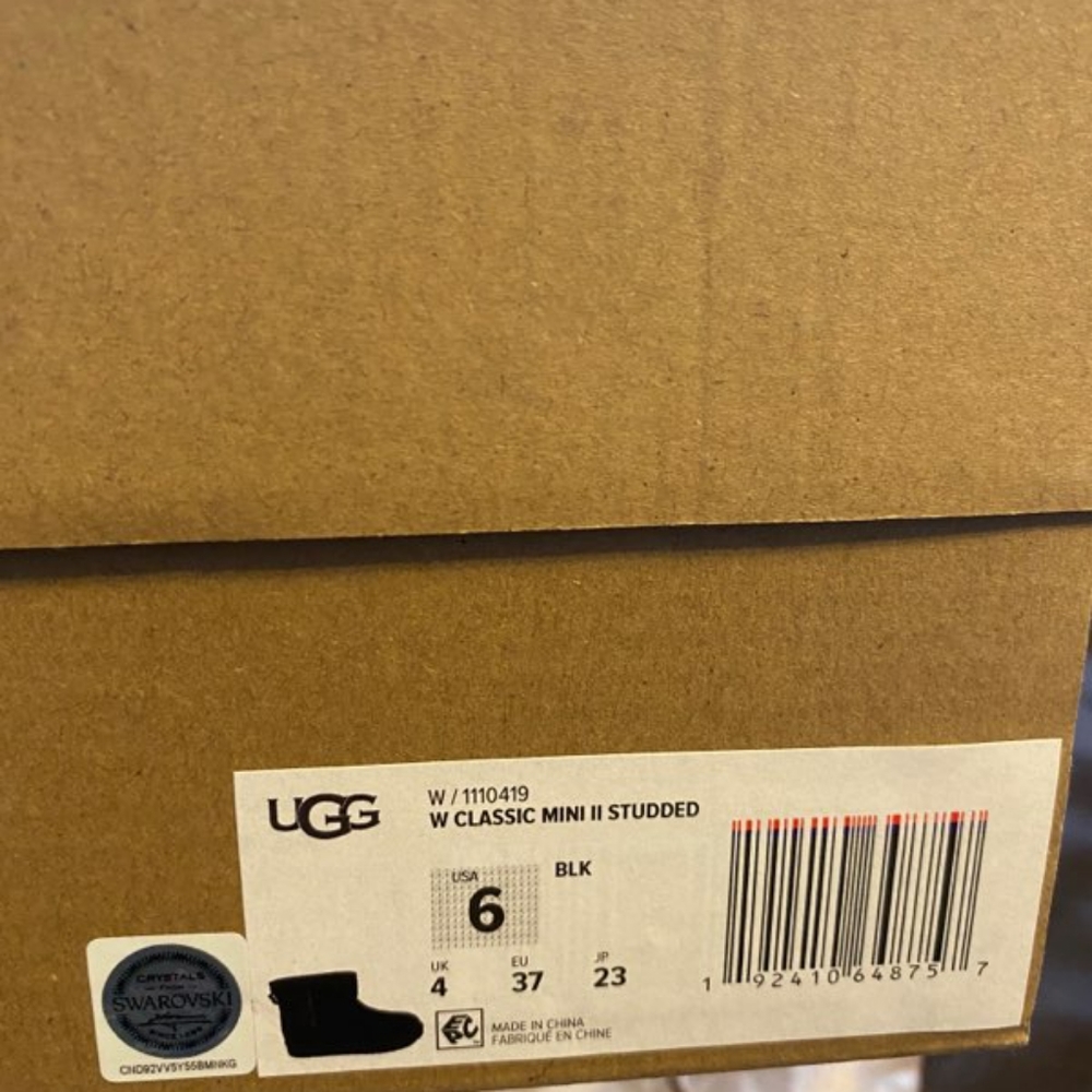 UGGS - Picture 3 of 5